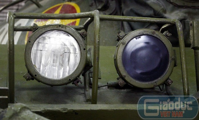 Hệ thống đèn phía trước của xe tăng 390